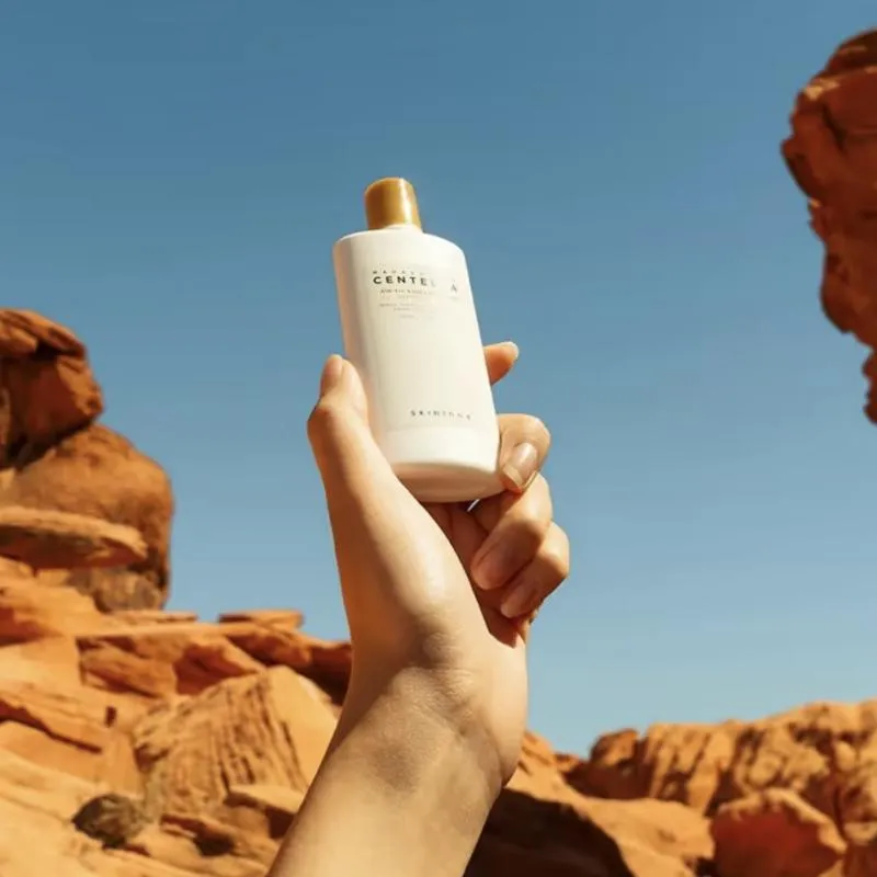 ضد آفتاب رنگی سنتلا اسکین 1004 SKIN