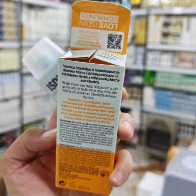 کرم ضد آفتاب بی رنگ ایزدین مدل magic SPF 50 حجم 50ml - تصویر 3